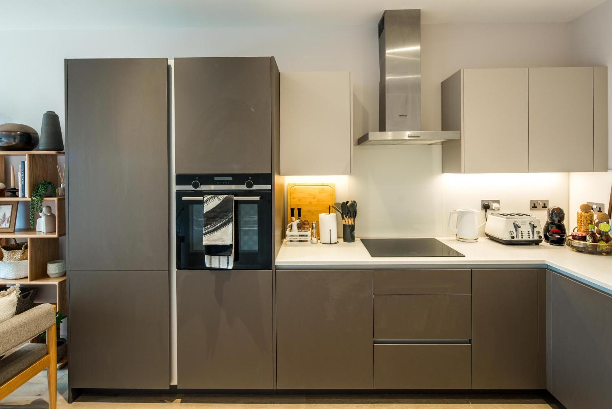 16 Minutes Walk To Eye, Shard View And Balcony Apartment