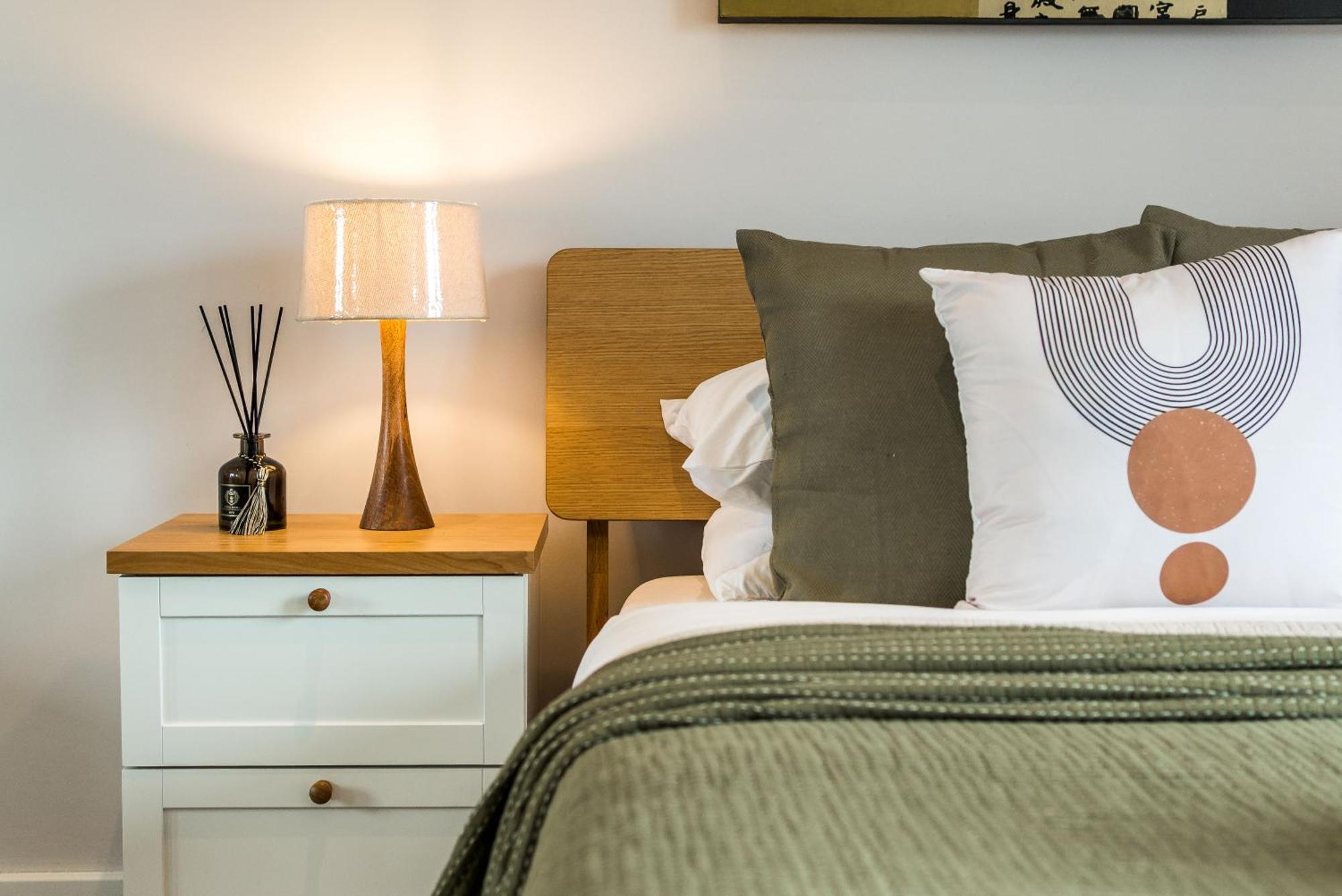 16 Minutes Walk To Eye, Shard View And Balcony Apartment