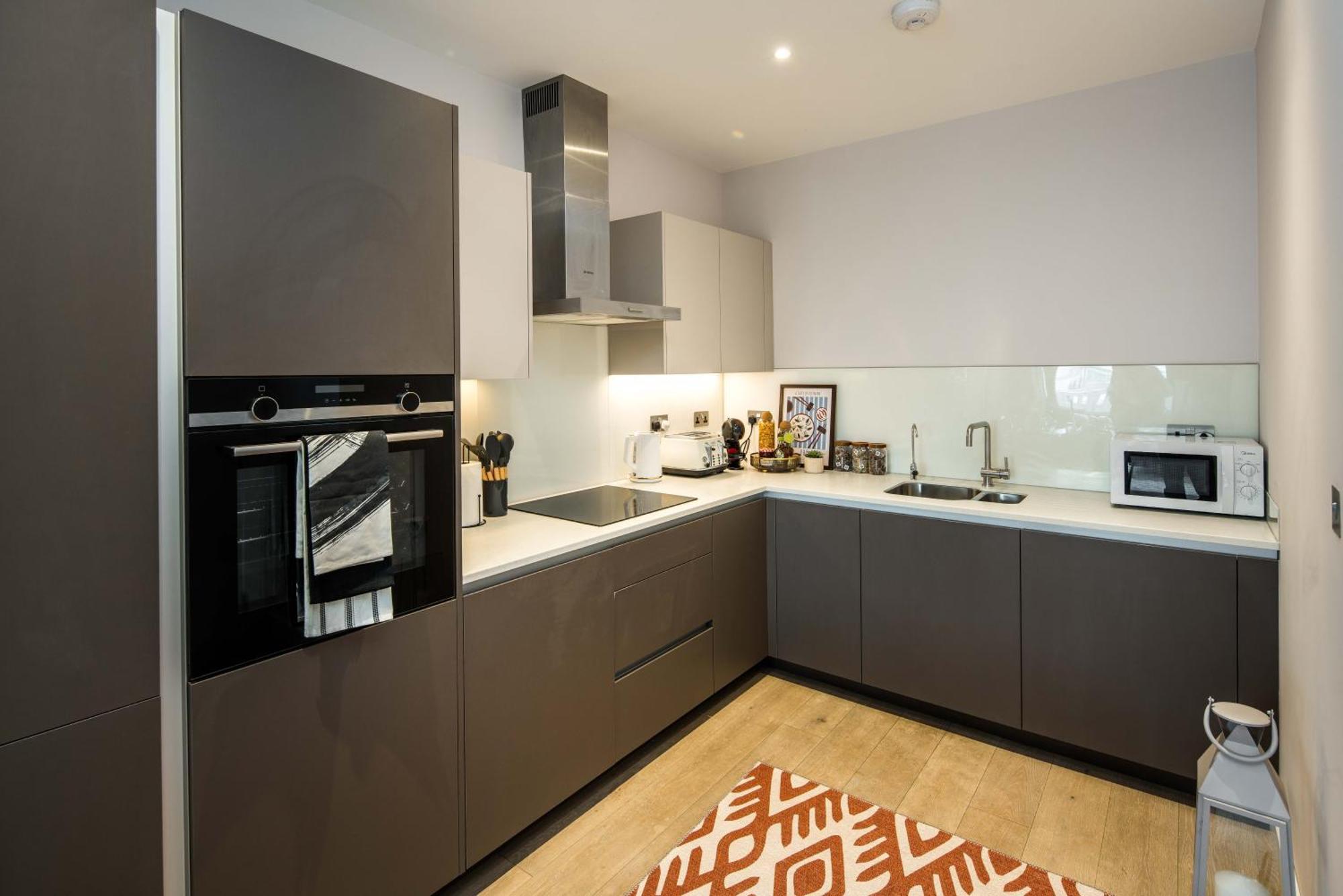 Apartment 16 Minutes Walk To Eye, Shard View And Balcony