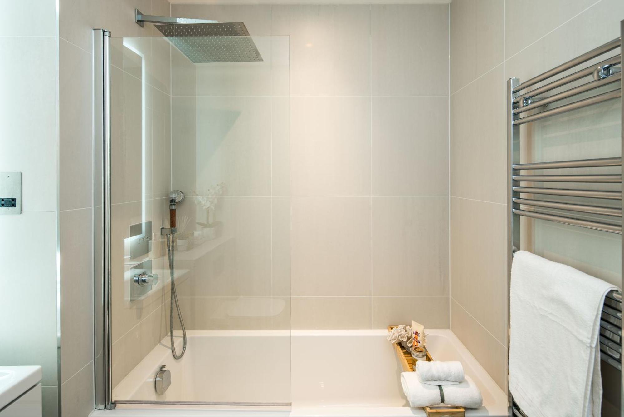 16 Minutes Walk To Eye, Shard View And Balcony Londra