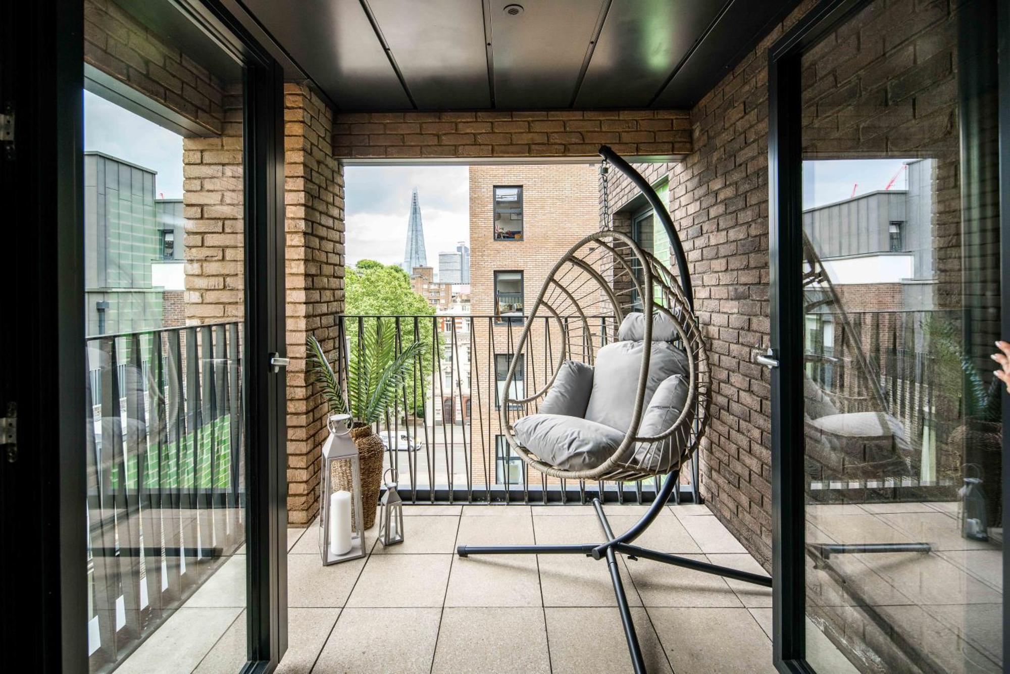 Apartment 16 Minutes Walk To Eye, Shard View And Balcony London
